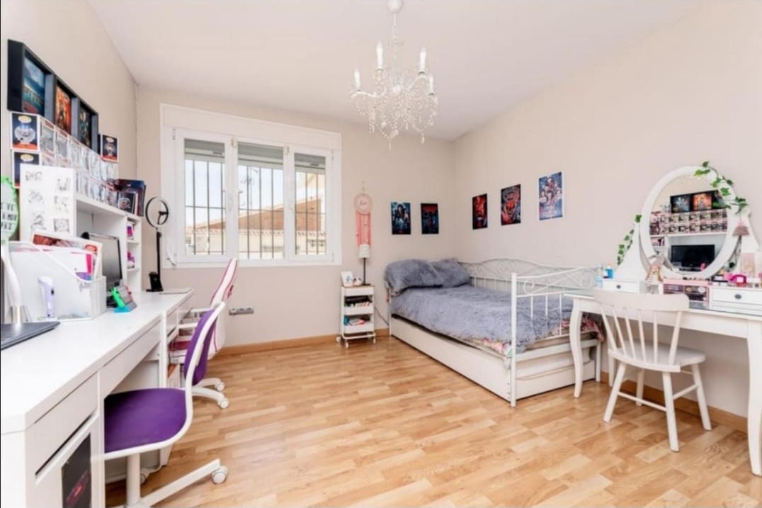 6 bedroom Villa for sale in Alhaurin de la Torre with pool - € 795,000 (Ref: 9434786)