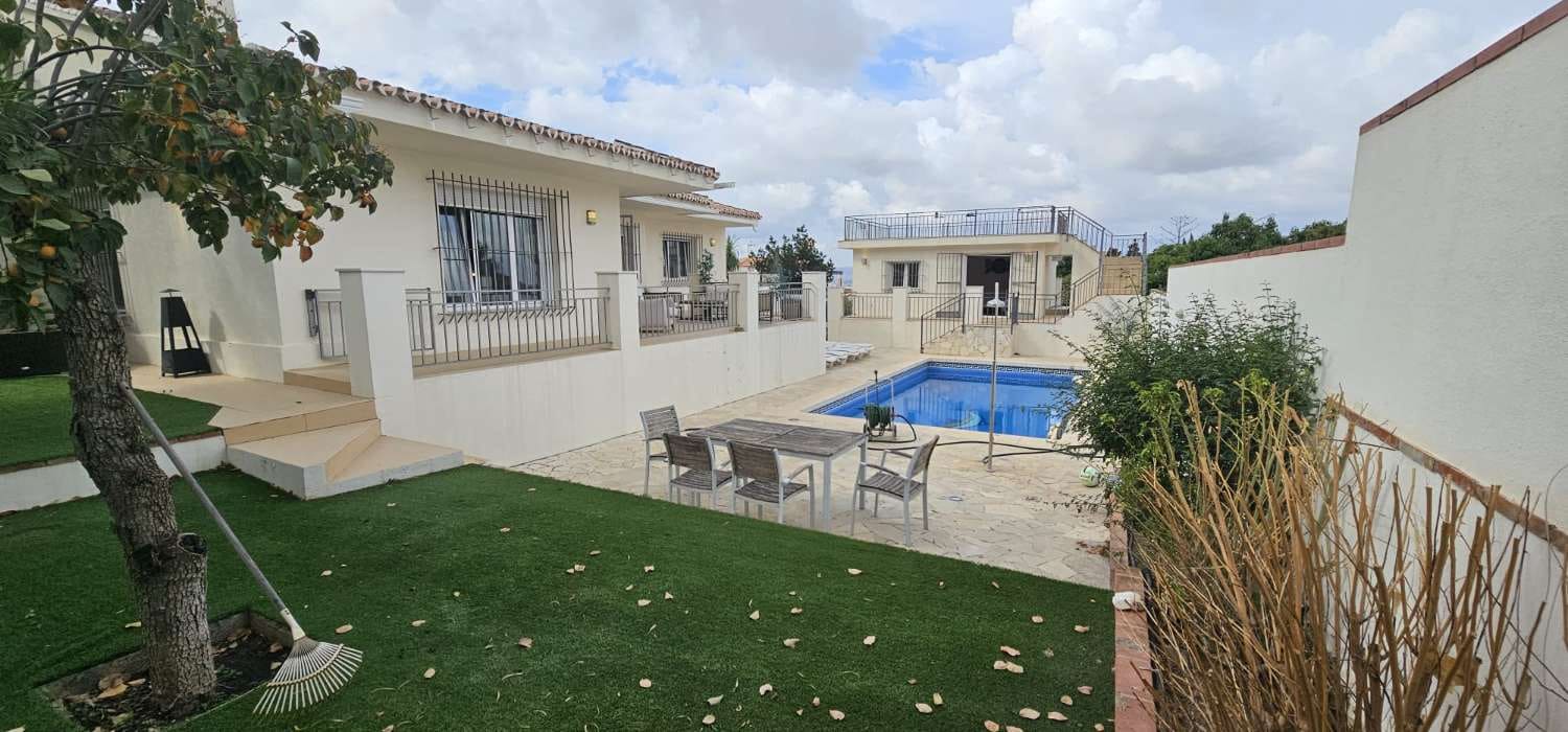 6 bedroom Villa for sale in Alhaurin de la Torre with pool - € 795,000 (Ref: 9434786)