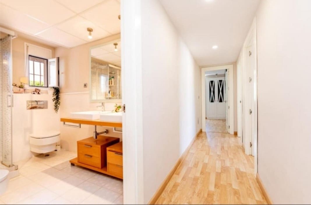 6 bedroom Villa for sale in Alhaurin de la Torre with pool - € 795,000 (Ref: 9434786)