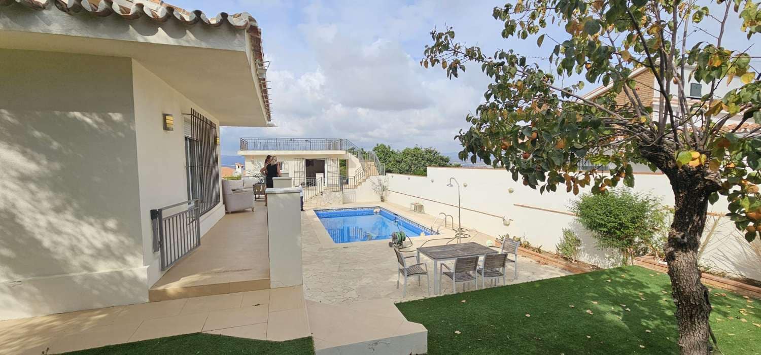 6 bedroom Villa for sale in Alhaurin de la Torre with pool - € 795,000 (Ref: 9434786)