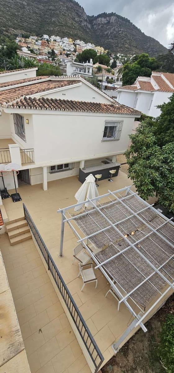 6 bedroom Villa for sale in Alhaurin de la Torre with pool - € 795,000 (Ref: 9434786)