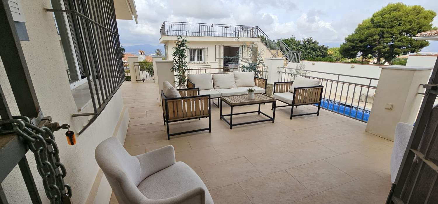 6 bedroom Villa for sale in Alhaurin de la Torre with pool - € 795,000 (Ref: 9434786)