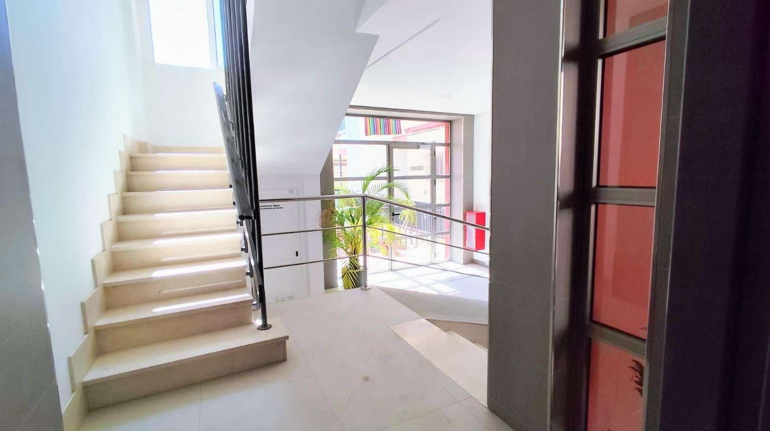 1 Zimmer Strandapartment zu verkaufen in Torremolinos mit Pool - 211.000 € (Ref: 9434790)