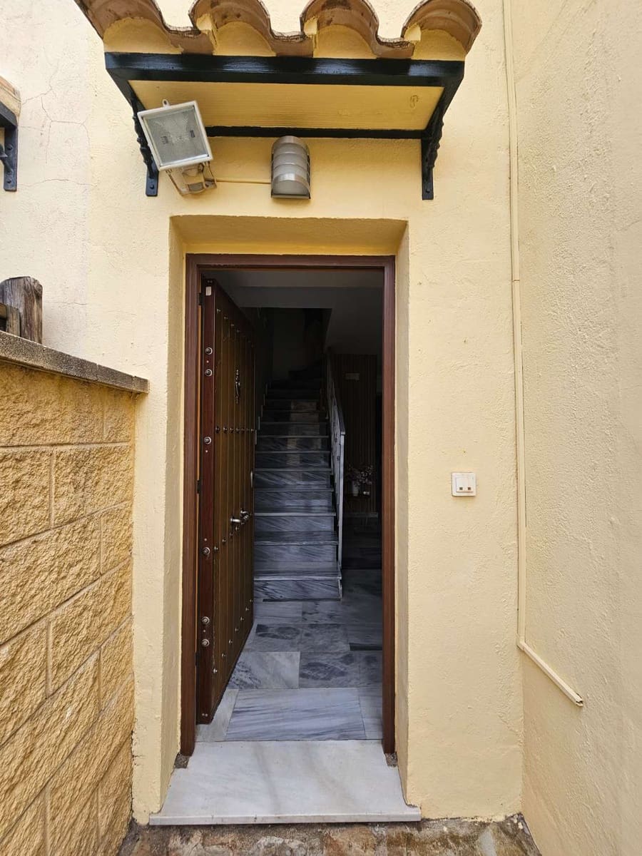 Adosado de 4 habitaciones en Alhaurín de la Torre en venta con piscina garaje - 410.000 € (Ref: 9434791)