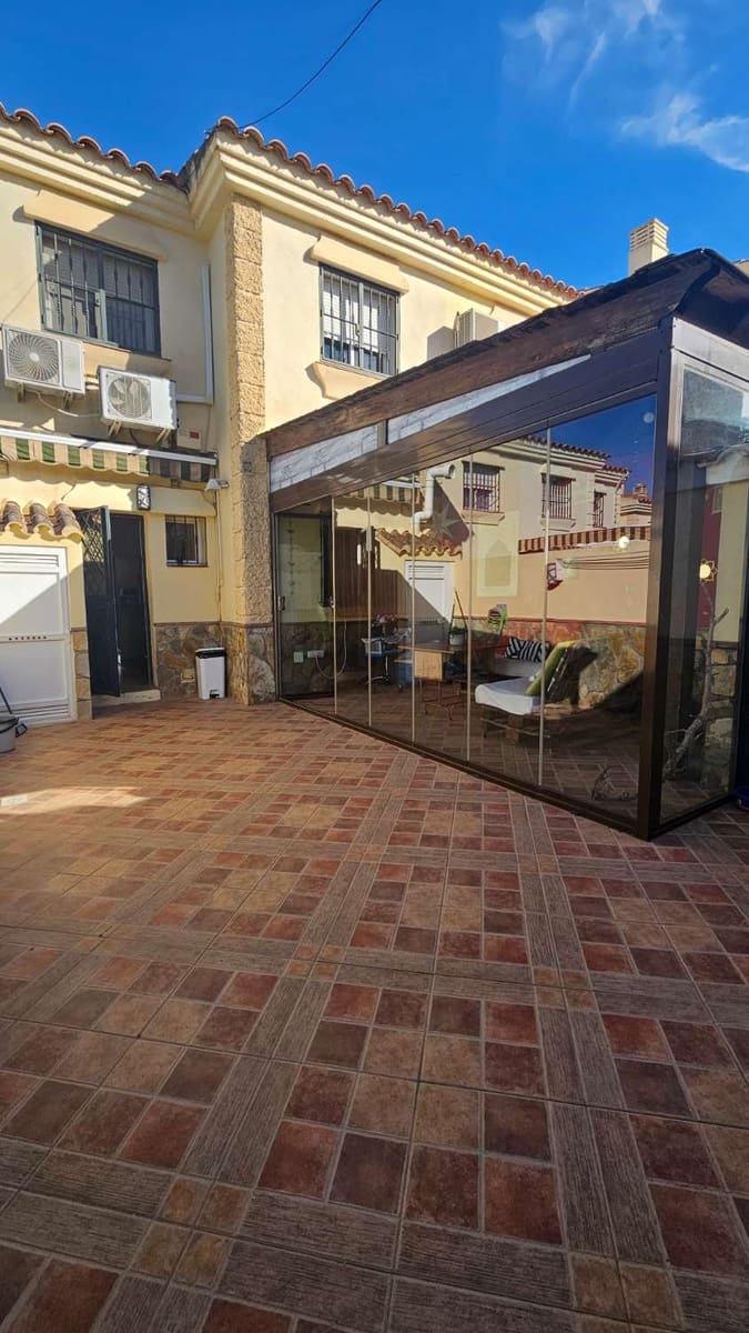 4 makuuhuone Rivitalo myytävänä paikassa Alhaurin de la Torre mukana uima-altaan 
autotalli - 416 000 € (Ref: 9434791)