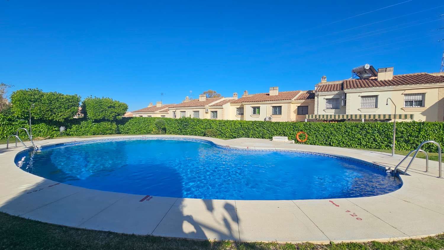 4 makuuhuone Rivitalo myytävänä paikassa Alhaurin de la Torre mukana uima-altaan 
autotalli - 416 000 € (Ref: 9434791)