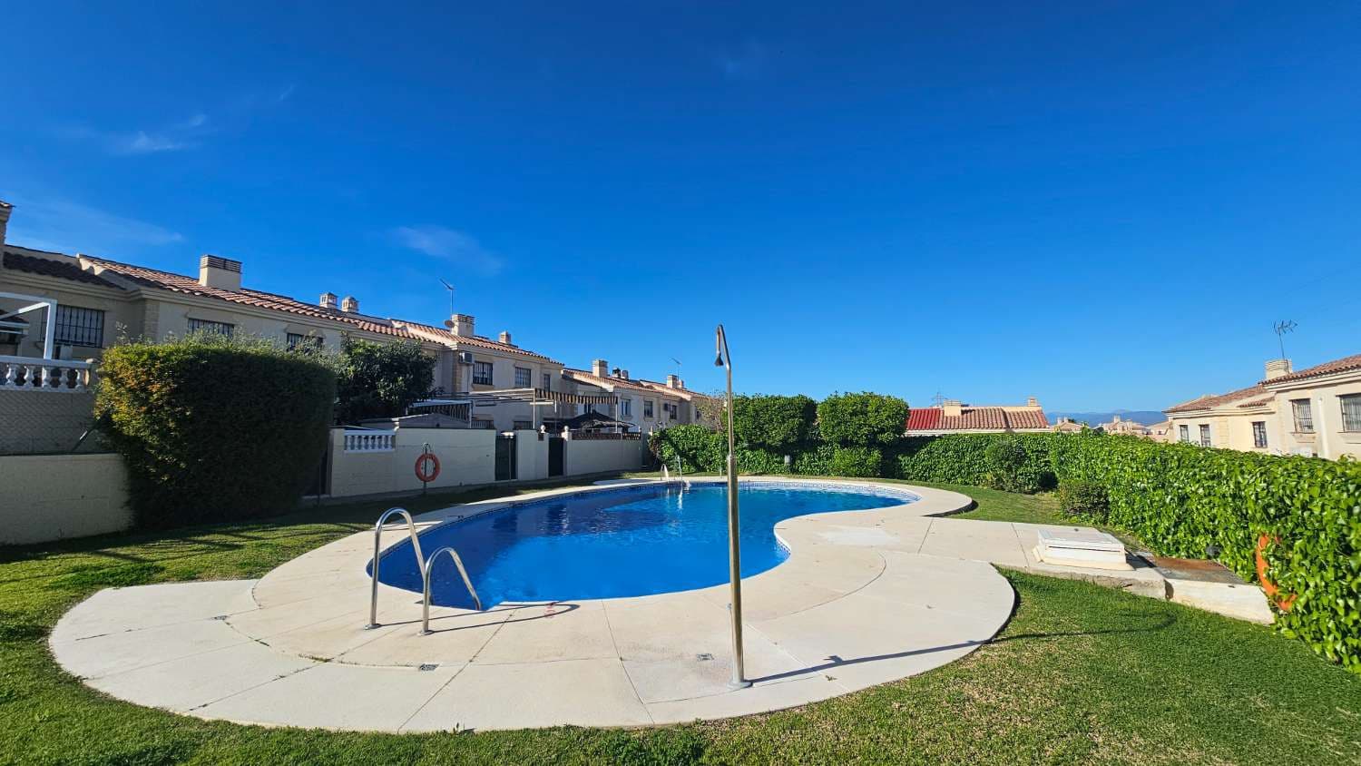 4 makuuhuone Rivitalo myytävänä paikassa Alhaurin de la Torre mukana uima-altaan 
autotalli - 416 000 € (Ref: 9434791)