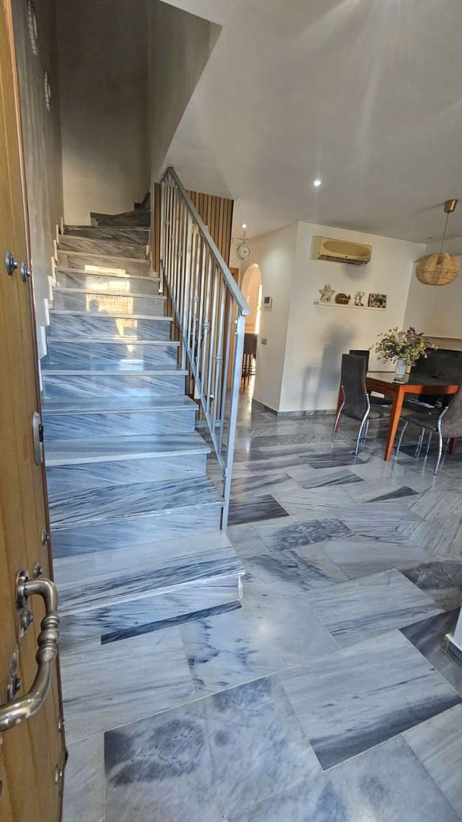 4 makuuhuone Rivitalo myytävänä paikassa Alhaurin de la Torre mukana uima-altaan 
autotalli - 416 000 € (Ref: 9434791)