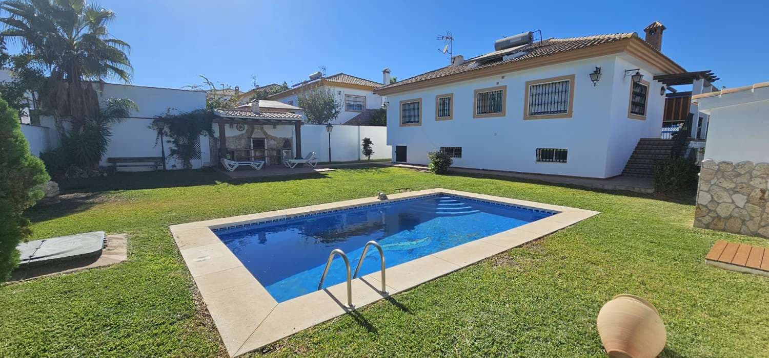 3 bedroom Villa for sale in Alhaurin de la Torre with pool garage - € 560,000 (Ref: 9434793)
