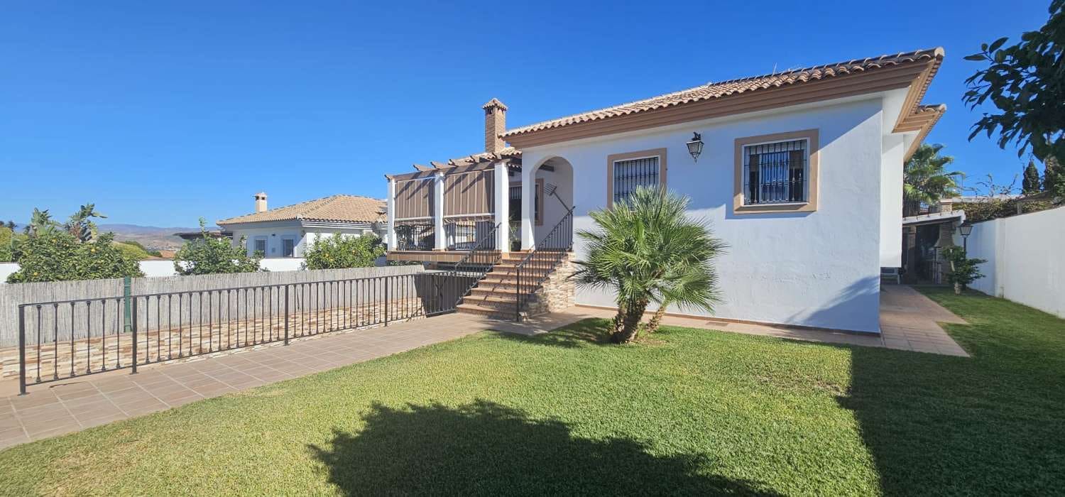 3 bedroom Villa for sale in Alhaurin de la Torre with pool garage - € 560,000 (Ref: 9434793)