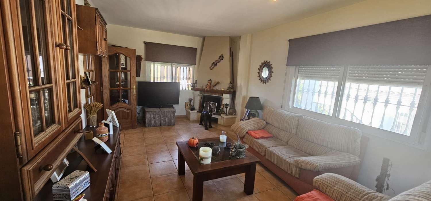 3 bedroom Villa for sale in Alhaurin de la Torre with pool garage - € 560,000 (Ref: 9434793)