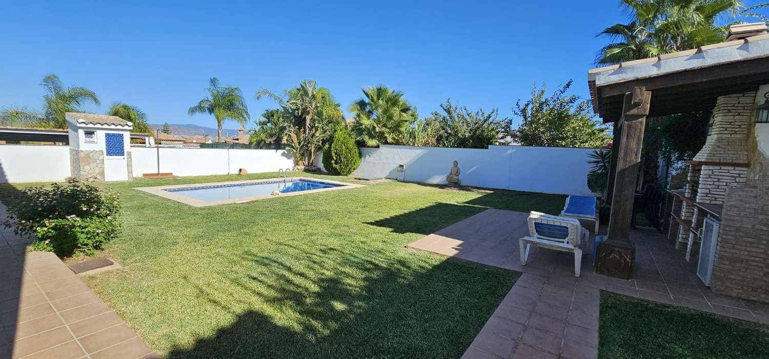 3 bedroom Villa for sale in Alhaurin de la Torre with pool garage - € 560,000 (Ref: 9434793)
