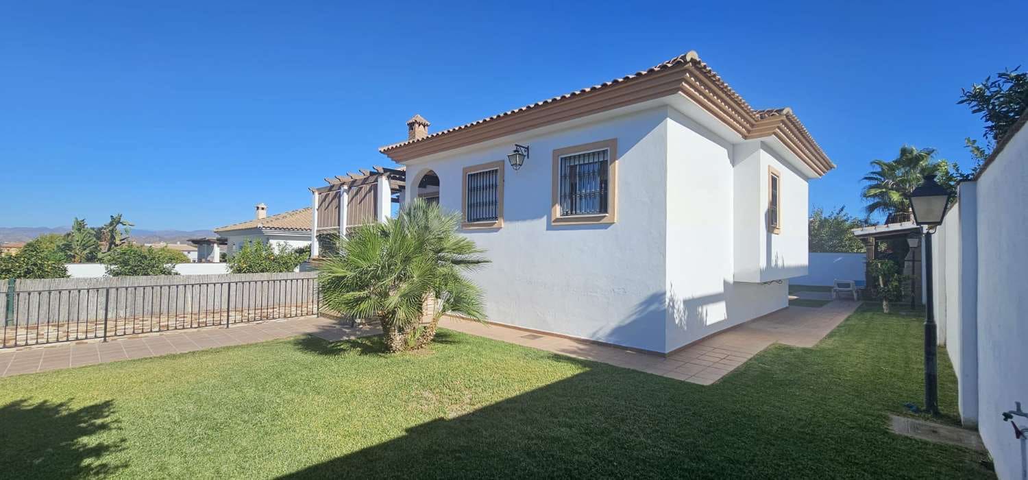 3 bedroom Villa for sale in Alhaurin de la Torre with pool garage - € 560,000 (Ref: 9434793)