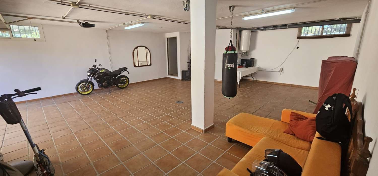 3 bedroom Villa for sale in Alhaurin de la Torre with pool garage - € 560,000 (Ref: 9434793)