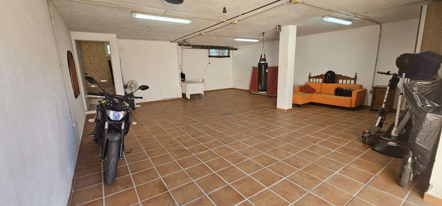 3 bedroom Villa for sale in Alhaurin de la Torre with pool garage - € 560,000 (Ref: 9434793)