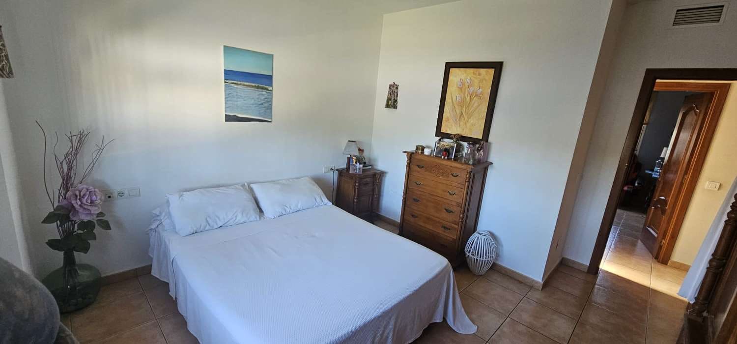 3 bedroom Villa for sale in Alhaurin de la Torre with pool garage - € 560,000 (Ref: 9434793)