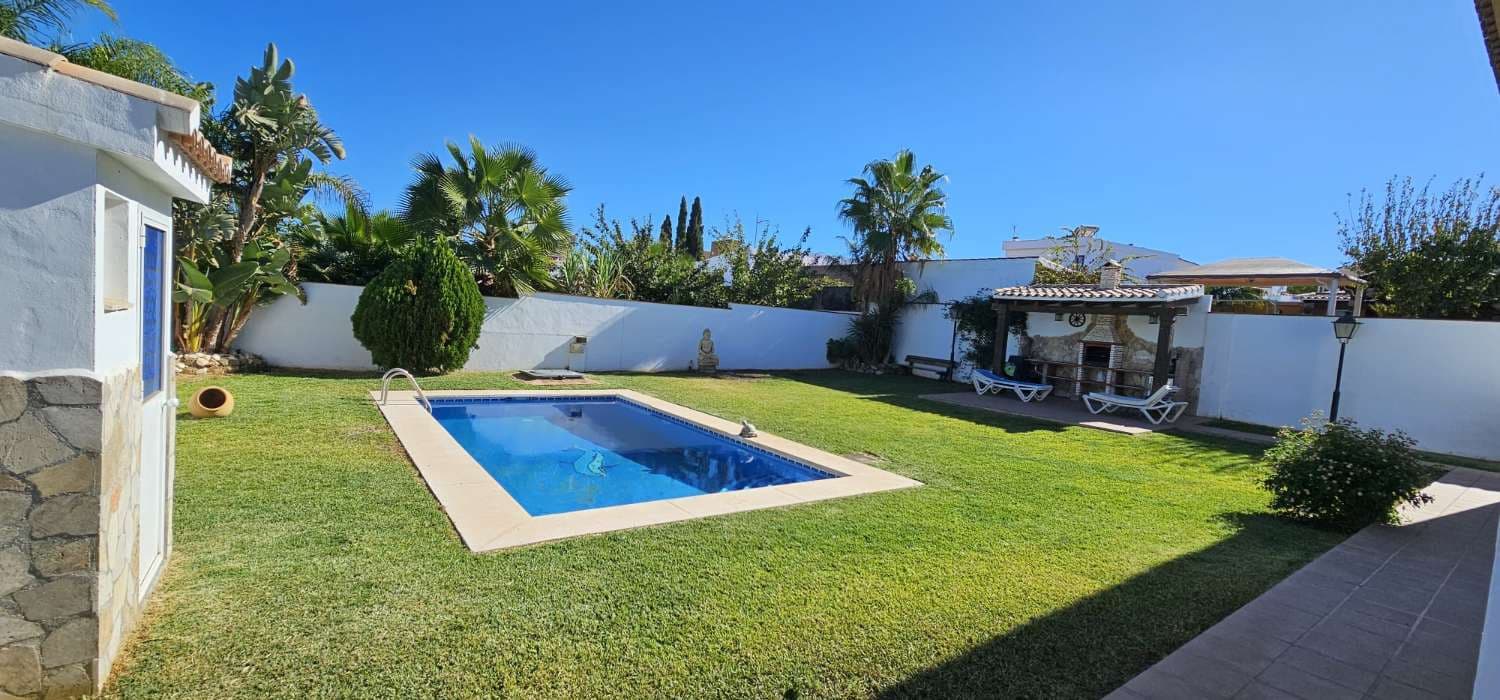 3 bedroom Villa for sale in Alhaurin de la Torre with pool garage - € 560,000 (Ref: 9434793)