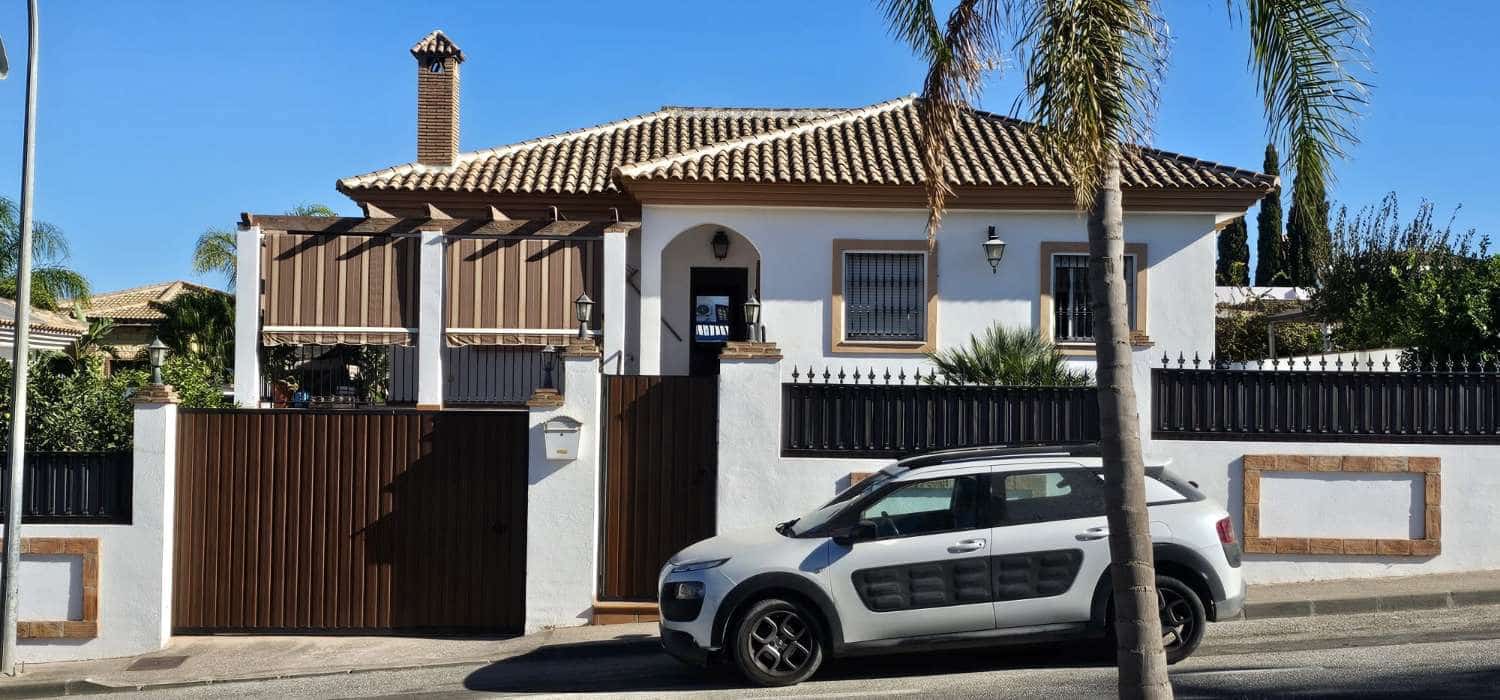 3 bedroom Villa for sale in Alhaurin de la Torre with pool garage - € 560,000 (Ref: 9434793)
