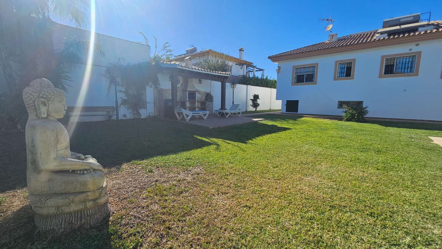 3 bedroom Villa for sale in Alhaurin de la Torre with pool garage - € 560,000 (Ref: 9434793)