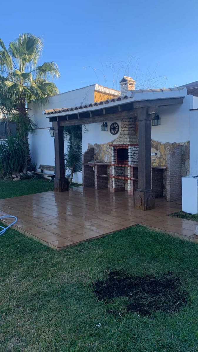 3 bedroom Villa for sale in Alhaurin de la Torre with pool garage - € 560,000 (Ref: 9434793)