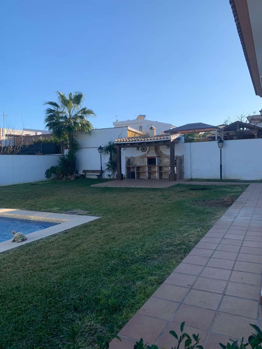 3 bedroom Villa for sale in Alhaurin de la Torre with pool garage - € 560,000 (Ref: 9434793)