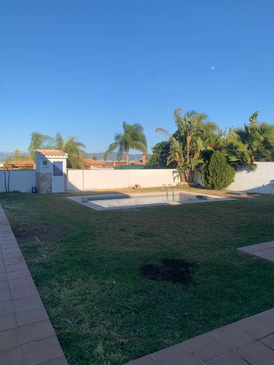 3 bedroom Villa for sale in Alhaurin de la Torre with pool garage - € 560,000 (Ref: 9434793)