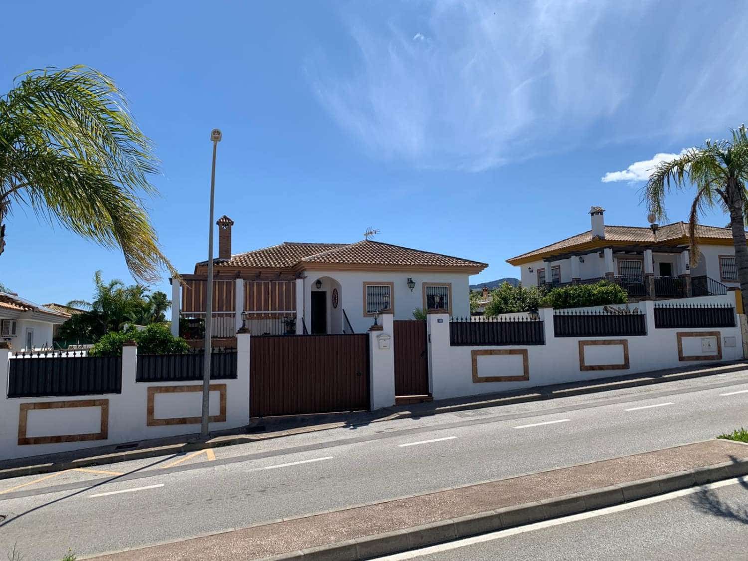 3 bedroom Villa for sale in Alhaurin de la Torre with pool garage - € 560,000 (Ref: 9434793)