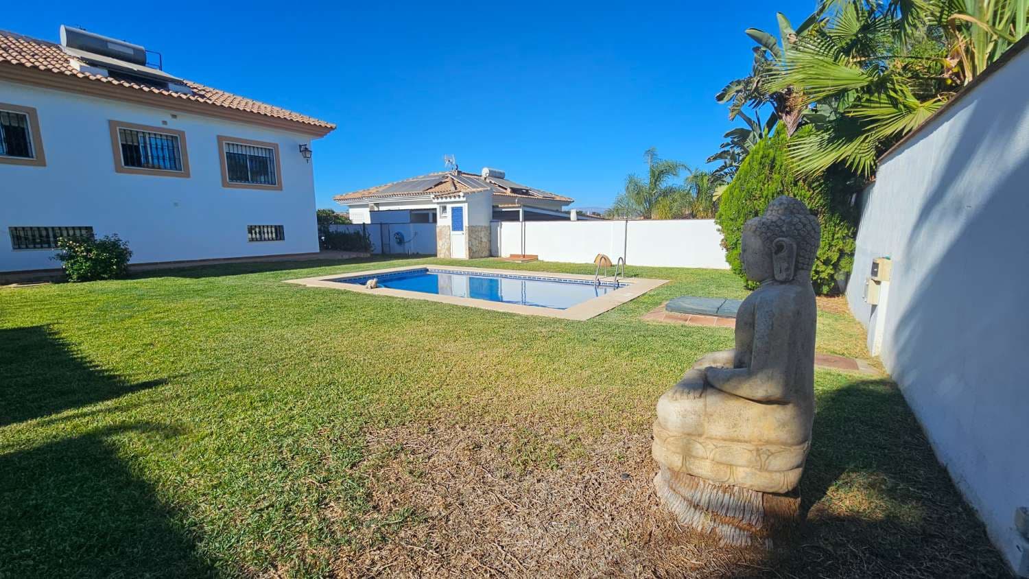 3 bedroom Villa for sale in Alhaurin de la Torre with pool garage - € 560,000 (Ref: 9434793)