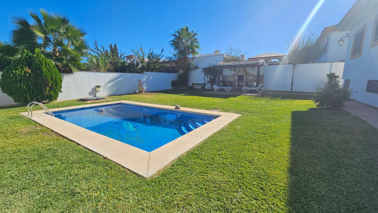 3 bedroom Villa for sale in Alhaurin de la Torre with pool garage - € 560,000 (Ref: 9434793)