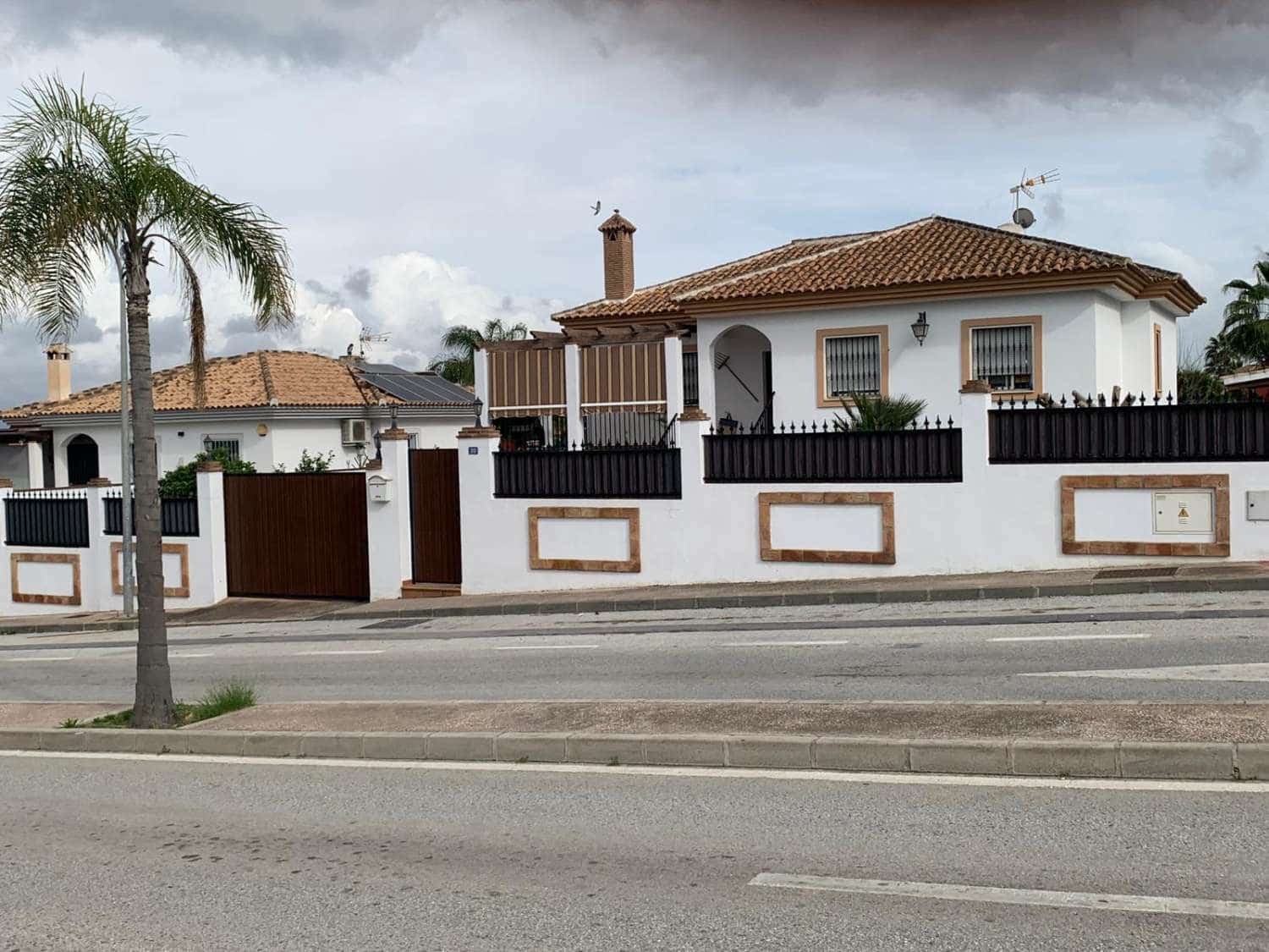 3 bedroom Villa for sale in Alhaurin de la Torre with pool garage - € 560,000 (Ref: 9434793)
