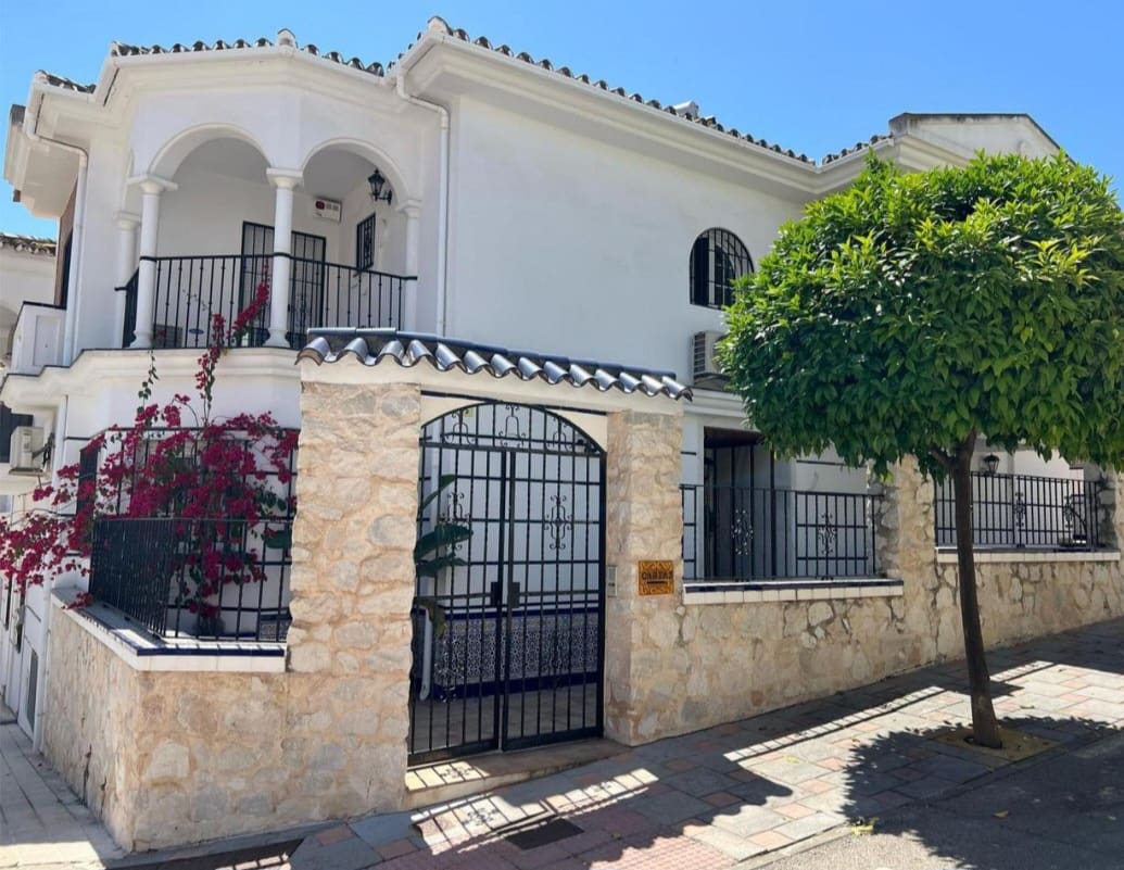 5 bedroom Villa for sale in Fuengirola - € 978,500 (Ref: 9434795)