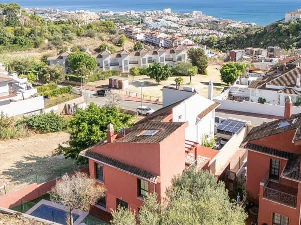 4 Zimmer Doppelhaus zu verkaufen in Benalmadena mit Pool Garage - 495.000 € (Ref: 9434812)