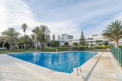 1 sypialnia Apartament na sprzedaż w Benalmádena z basenem garażem - 272 950 € (Ref: 9434820)