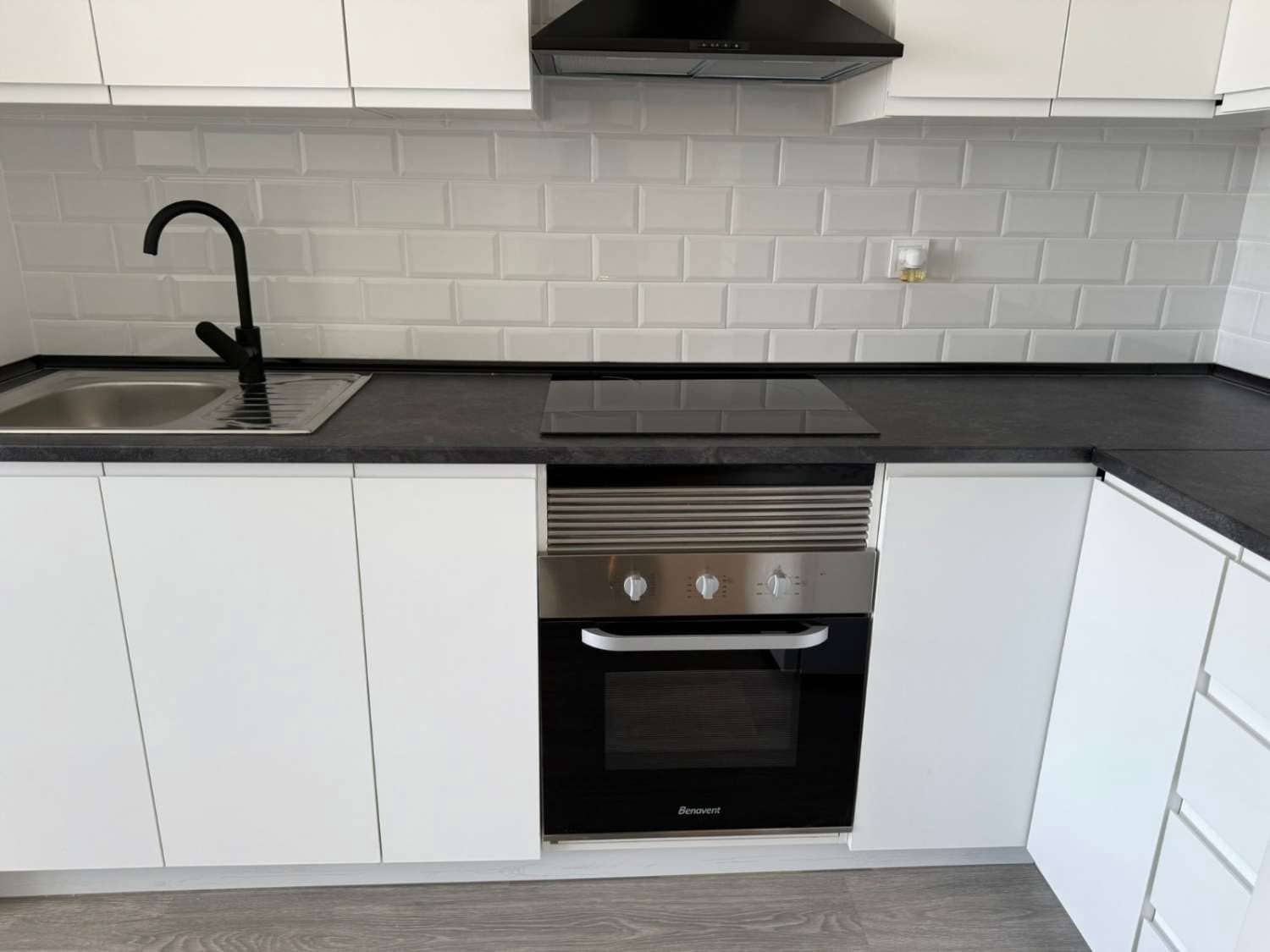 1 sypialnia Apartament na sprzedaż w Benalmadena z basenem garażem - 272 950 € (Ref: 9434820)