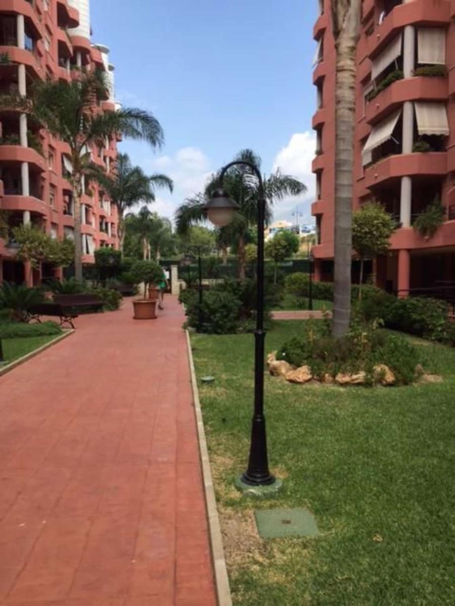 3 makuuhuone Asunto myytävänä paikassa Fuengirola mukana uima-altaan 
autotalli - 430 000 € (Ref: 9434825)