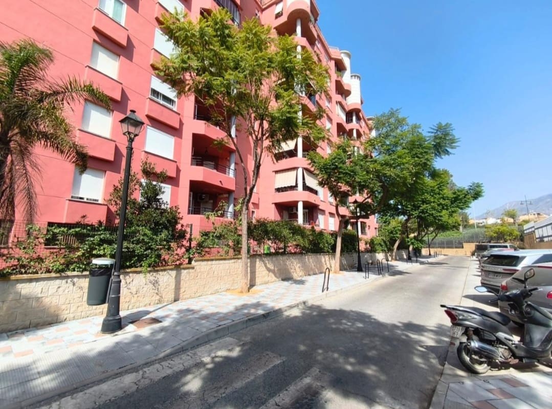 3 makuuhuone Asunto myytävänä paikassa Fuengirola mukana uima-altaan 
autotalli - 430 000 € (Ref: 9434825)