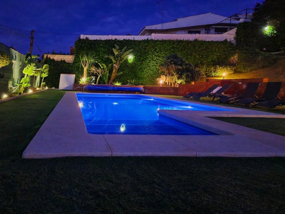 5 Zimmer Villa zu verkaufen in Alhaurin de la Torre mit Pool Garage - 880.000 € (Ref: 9434829)