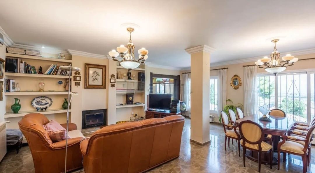 5 Zimmer Villa zu verkaufen in Alhaurin de la Torre mit Pool Garage - 880.000 € (Ref: 9434829)