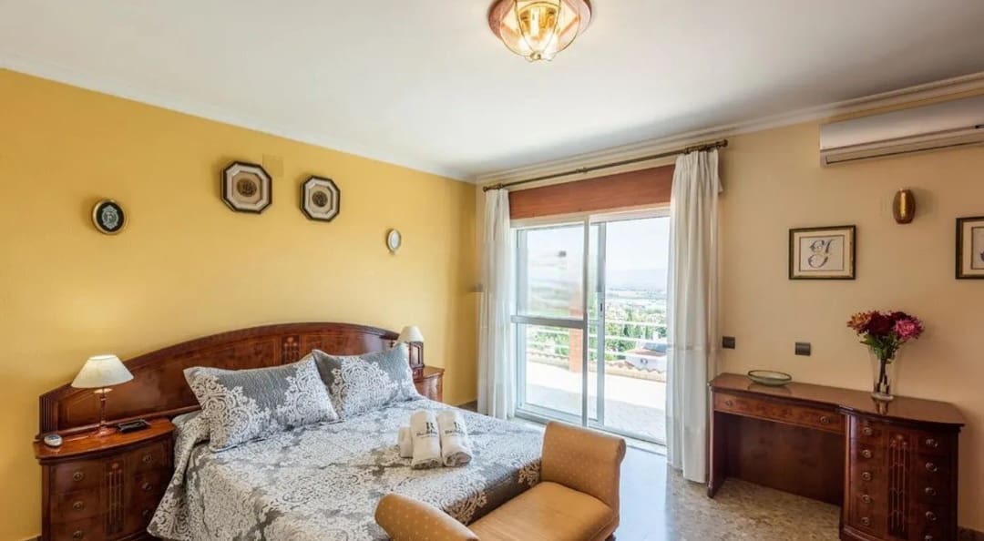 5 Zimmer Villa zu verkaufen in Alhaurin de la Torre mit Pool Garage - 880.000 € (Ref: 9434829)