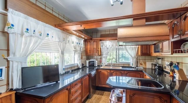 5 Zimmer Villa zu verkaufen in Alhaurín de la Torre mit Pool Garage - 880.000 € (Ref: 9434829)