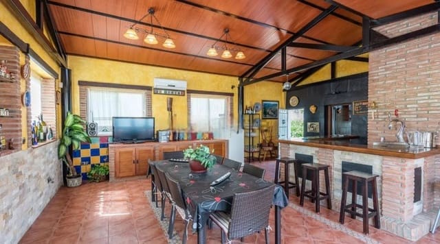 5 Zimmer Villa zu verkaufen in Alhaurín de la Torre mit Pool Garage - 880.000 € (Ref: 9434829)