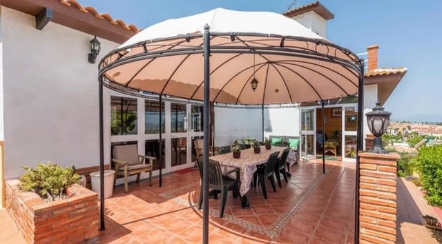 5 Zimmer Villa zu verkaufen in Alhaurín de la Torre mit Pool Garage - 880.000 € (Ref: 9434829)