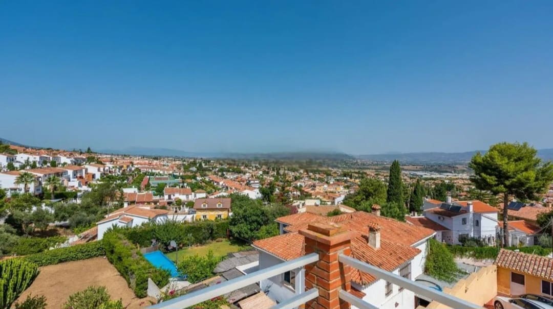 5 Zimmer Villa zu verkaufen in Alhaurin de la Torre mit Pool Garage - 880.000 € (Ref: 9434829)