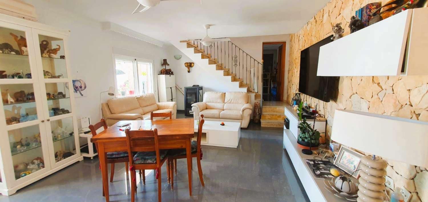 5 bedroom Villa for sale in Alhaurin de la Torre with pool - € 650,000 (Ref: 9434834)