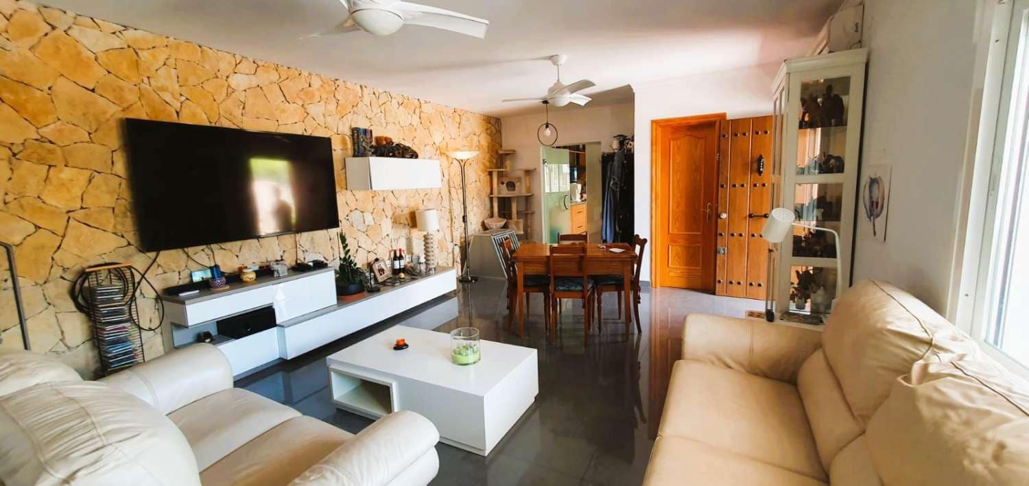 5 bedroom Villa for sale in Alhaurin de la Torre with pool - € 650,000 (Ref: 9434834)