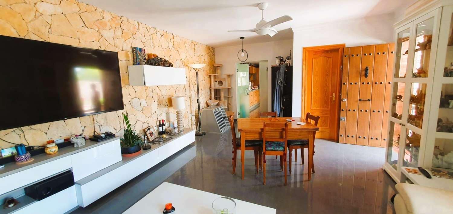 5 bedroom Villa for sale in Alhaurin de la Torre with pool - € 650,000 (Ref: 9434834)