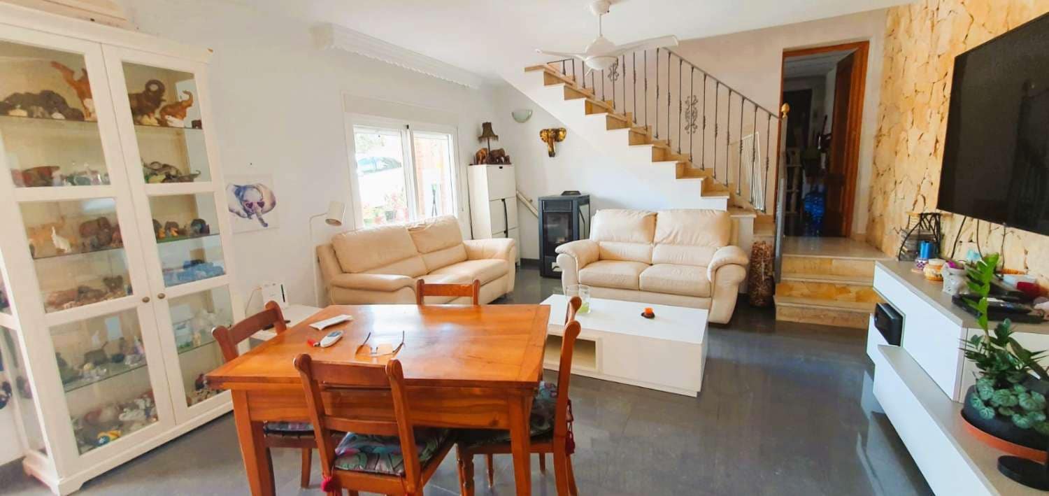 5 bedroom Villa for sale in Alhaurin de la Torre with pool - € 650,000 (Ref: 9434834)