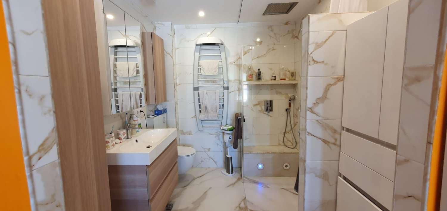 5 bedroom Villa for sale in Alhaurin de la Torre with pool - € 650,000 (Ref: 9434834)