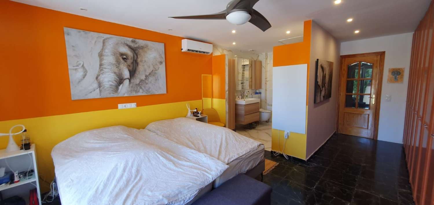 5 bedroom Villa for sale in Alhaurin de la Torre with pool - € 650,000 (Ref: 9434834)