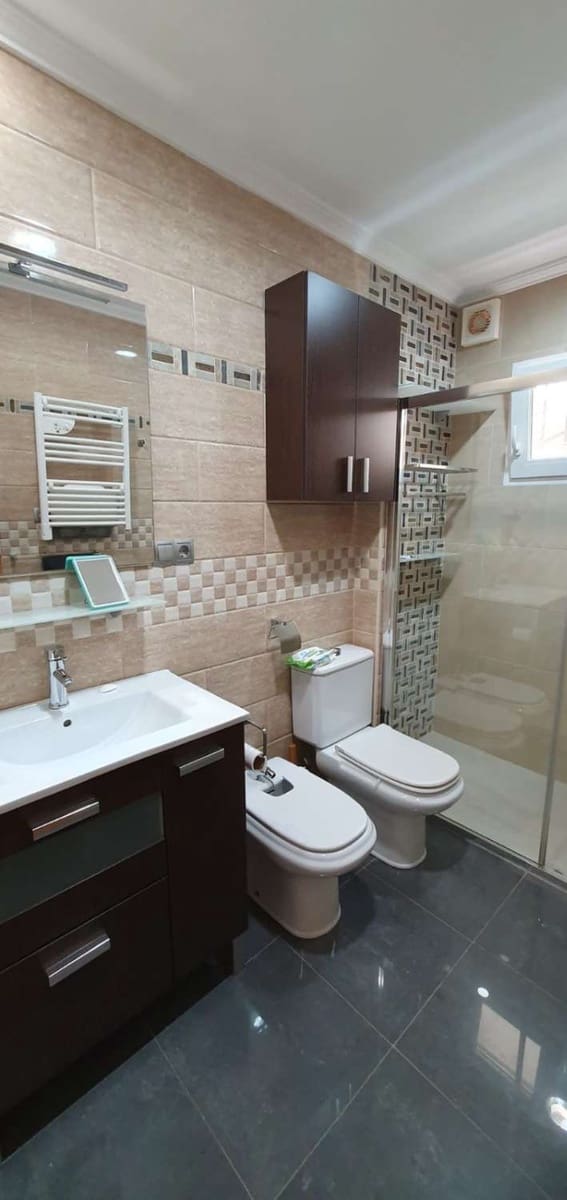 5 bedroom Villa for sale in Alhaurin de la Torre with pool - € 650,000 (Ref: 9434834)